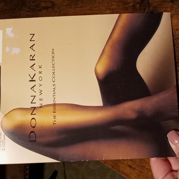 NWT Medium Donna Karan New York Black Matte Semi Sheer Pantyhose - Picture 3 of 10